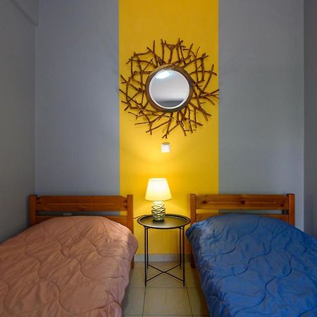 Rea Apartment II "1Minute From The Beach" Kalamata Esterno foto