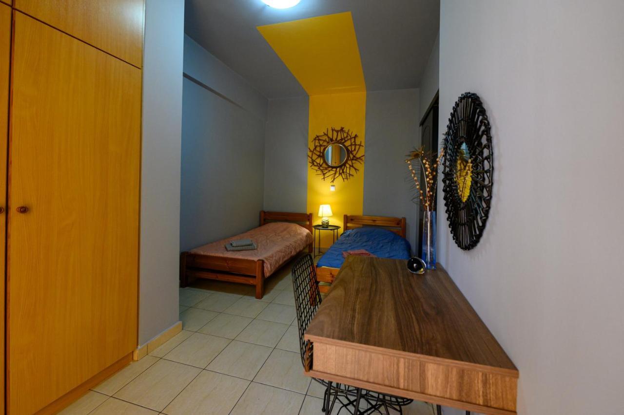 Rea Apartment II "1Minute From The Beach" Kalamata Esterno foto